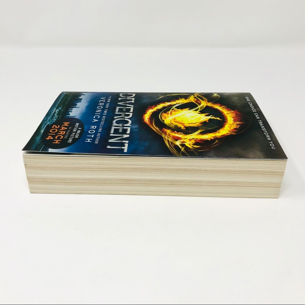 DIVERGENT VERONICA ROTH SOFTCOVER BOOK - Picture 4 of 7